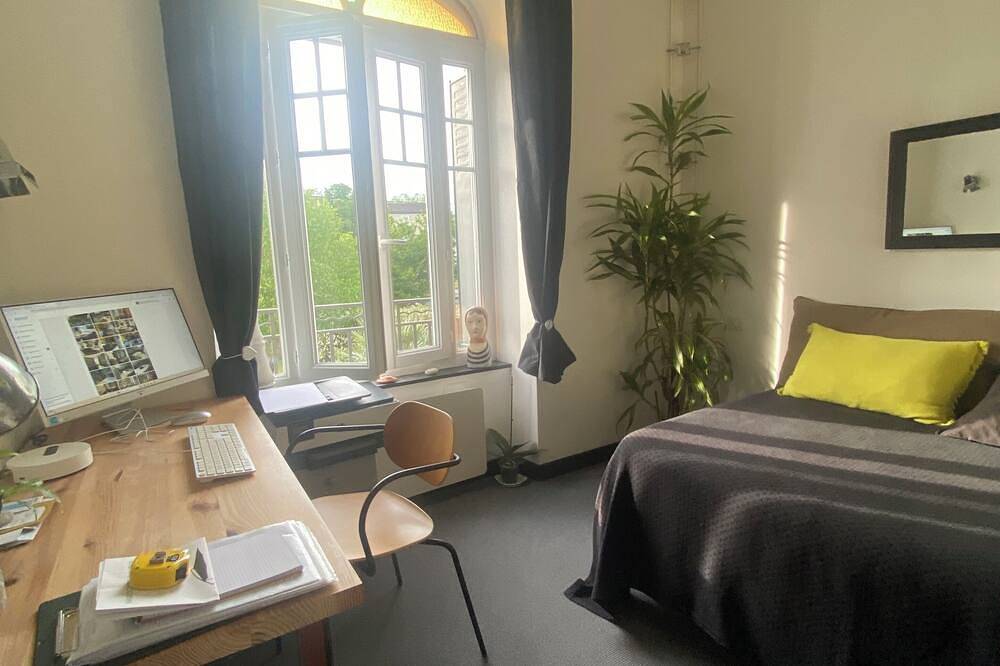 Maison charentaise des années 20 près d'un lac in Saint-Yrieix-sur-Charente, Charente
