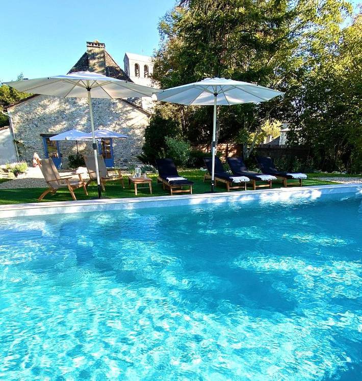 Location de vacances pour 10 personnes, avec Terrasse et Jardin ainsi que Piscine et Vue à Conne-de-Labarde