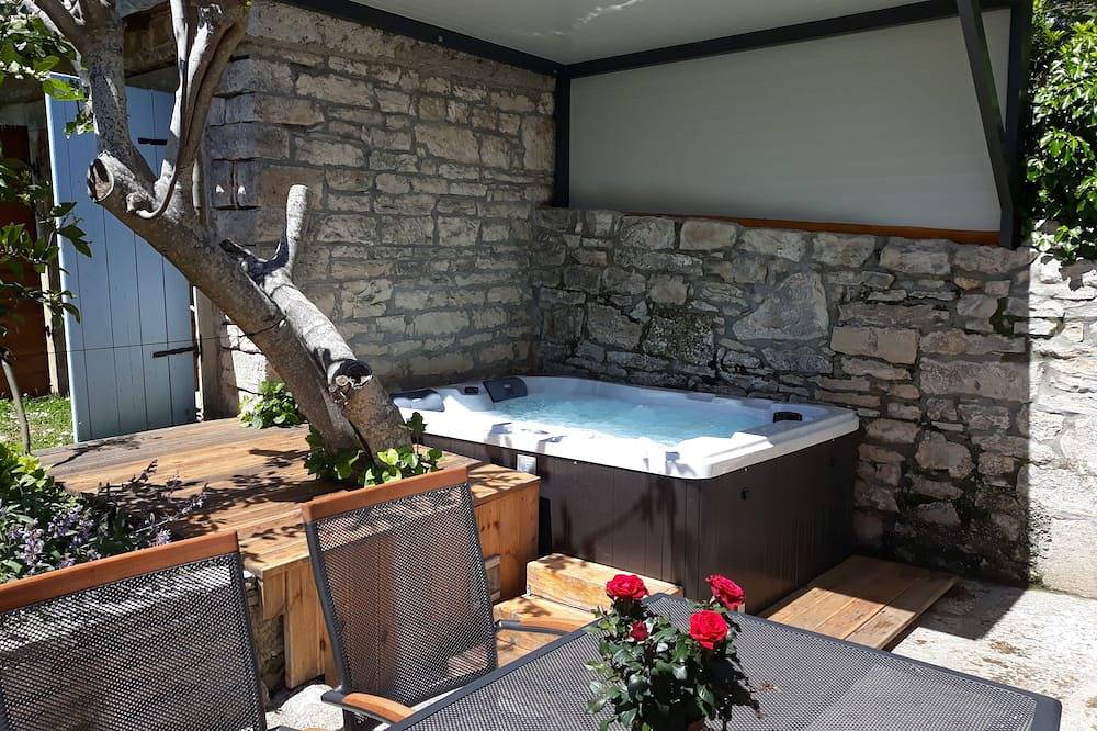 Sommer Angebot/Ferienhaus Mara in Stein/nahe vom Meer/ruhigen Ort/Außenwhirlpool in Marčana, Südküste Istrien