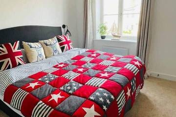 Holiday Home for 8 People in Holt, Norfolk, Photo 2