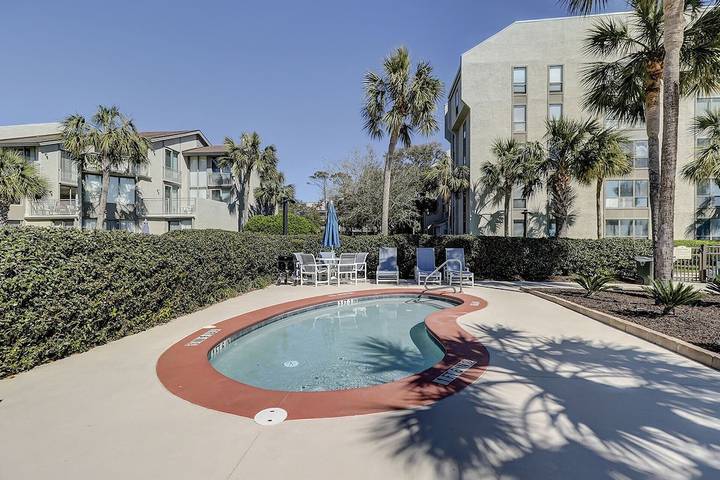 Villa for 5 people, with yard and hot tub as well as pool and balcony in South Carolina