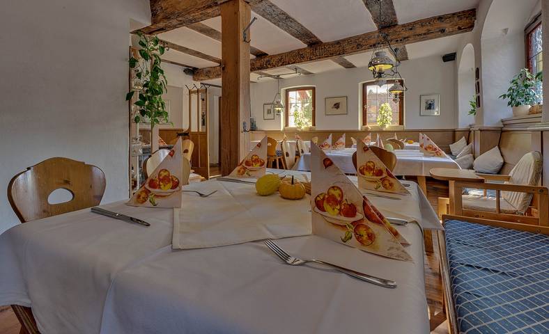 Landhaus Zum Falken - Doppelzimmer Standard mit kostenfreiem WLAN in Adelshofen, Taubertal