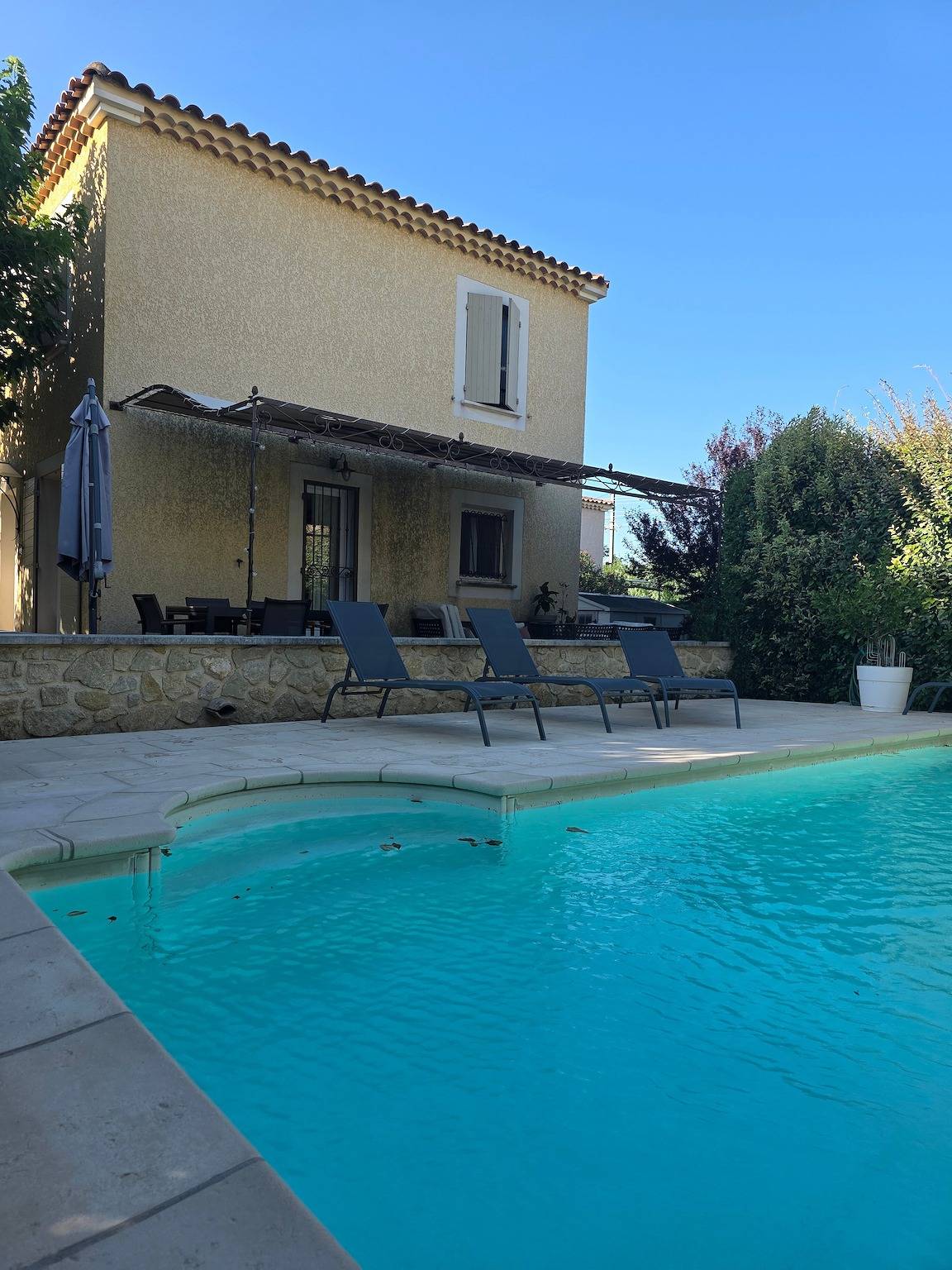 Maison de vacances « Villa Les Joncs d’Octobre » avec piscine privée, Wi-Fi et climatisation in Jonquerettes, Vaucluse