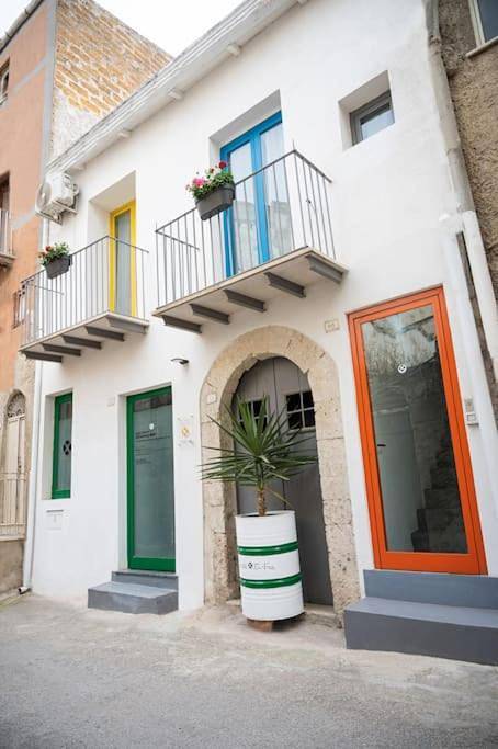 Ferienwohnung für 5 Personen, mit Balkon und Ausblick in Favara