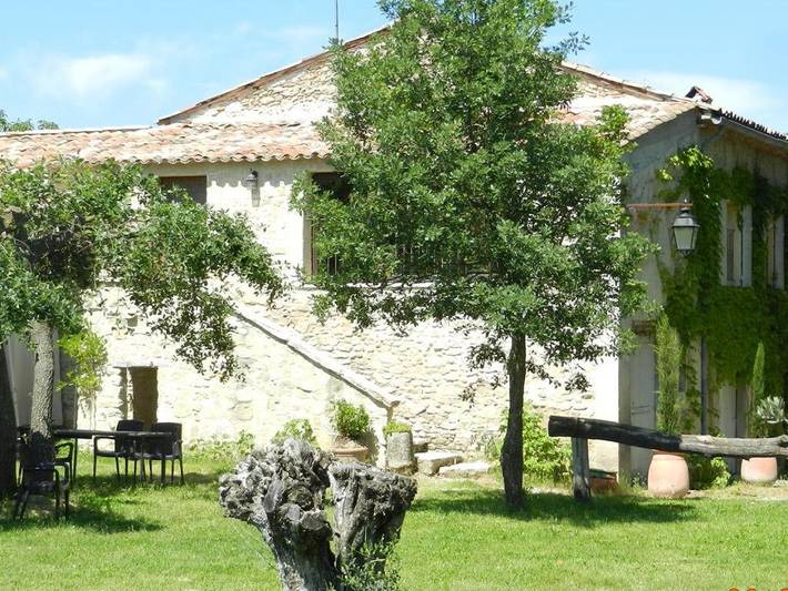 Location de vacances pour 5 personnes, avec jardin ainsi que vue et piscine à Niozelles - 4
