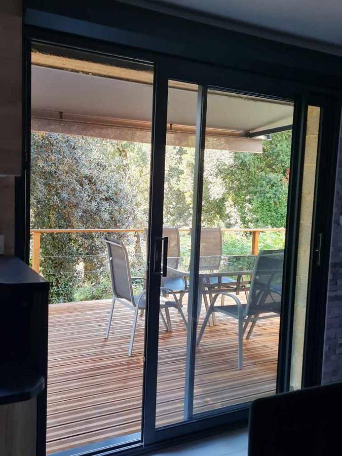 Gîte pour 6 personnes, avec jardin et vue, animaux acceptés à Cendras