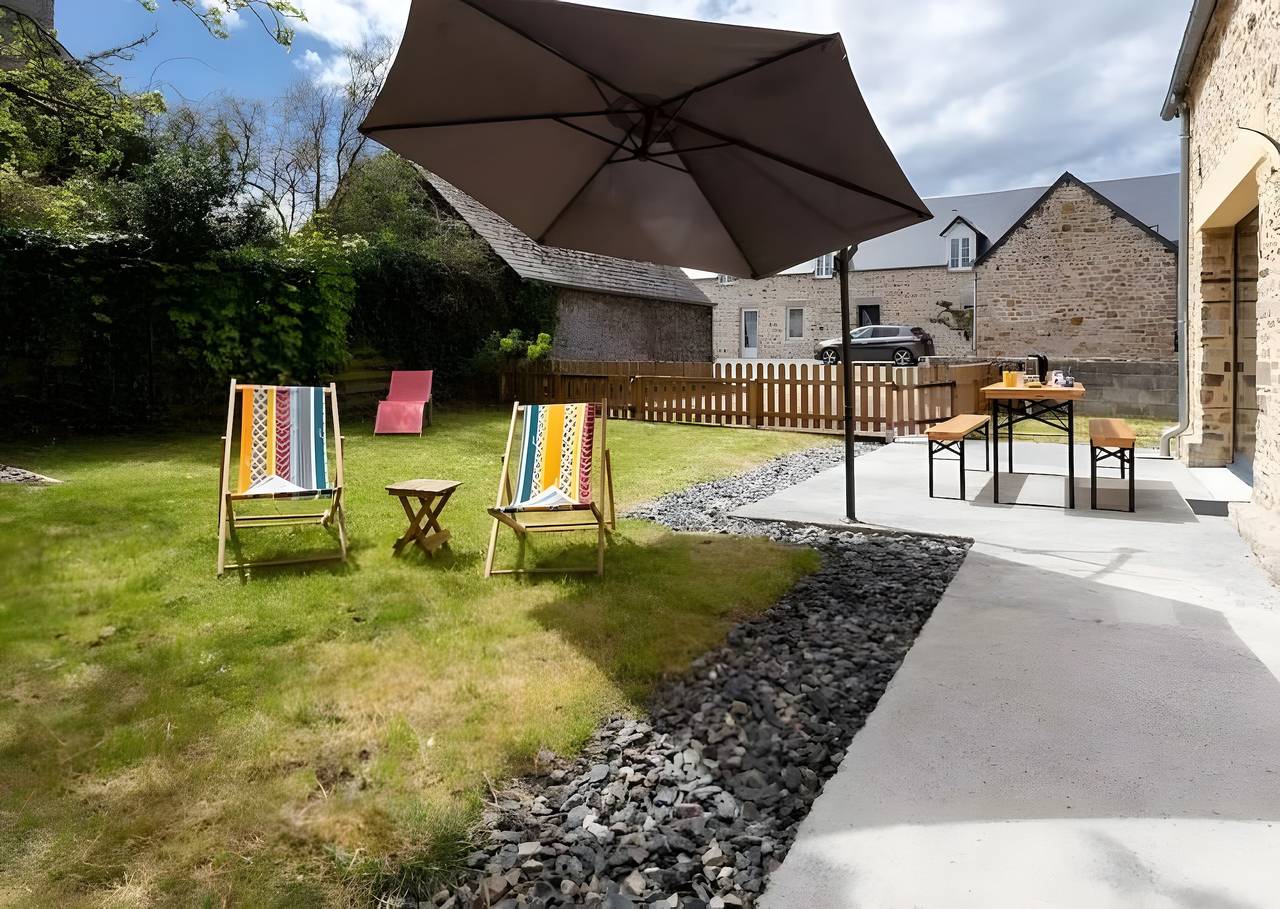 Holiday Home 'Chez Manie Et Mablot' with Private Terrace, Private Garden and Wi-Fi in Créances, Coutances