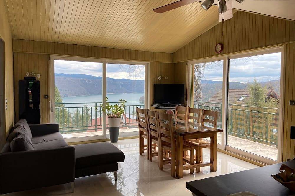 Maison avec vue imprenable sur le lac de Vouglans in Maisod, Lac de Vouglans