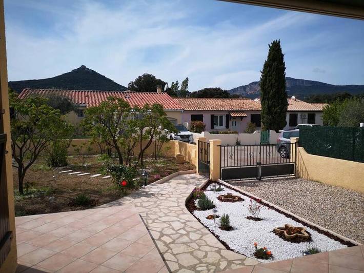 Location de vacances pour 6 personnes, avec terrasse et jardin ainsi que sauna et vue à Saint-Mathieu-de-Tréviers - 4