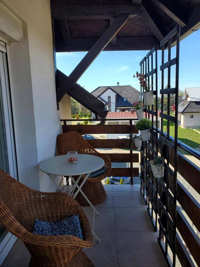 Gîte pour 3 personnes, avec terrasse et vue à Kosjerić