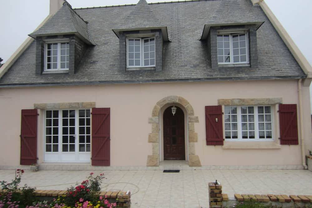 Appartement entier, Appartement avec vue sur l'océan à 8 mn à pieds de la plage in Plougonvelin, Région de Brest