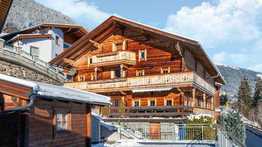 Ferienhaus für 14 Personen, mit Terrasse und Sauna in Hippach
