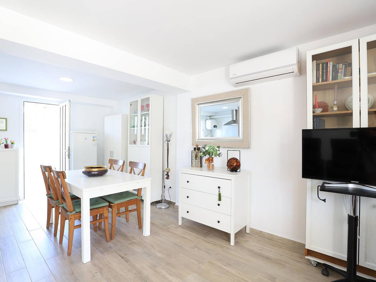Apartamento en villa compartiendo piscina y jardín in Playa de Almardá, Sagunto