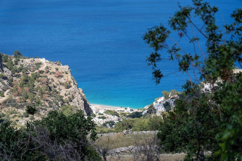 Hilltop Retreat with Sea Views – 15 Min Walk to Kyra Panagia Beach in Karpathos