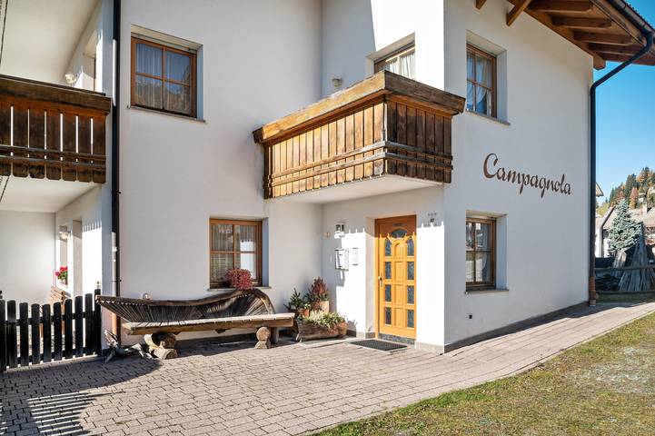 Hel lägenhet, Apartment '5' with Mountain View, Shared Garden and Wi-Fi in Badia, Dolomiti Superski