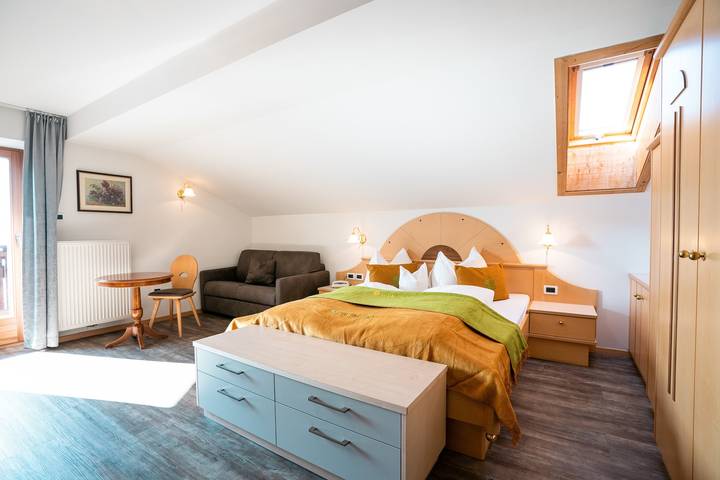 Ferienwohnung für 3 Personen, mit Garten und Whirlpool im Dorf Tirol
