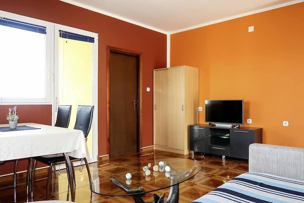 Ganze Wohnung, Angenehme Wohnung für 2 Gäste mit  W-Lan, Klimaanlage, Tv und Terrasse in Cesarica, Naturpark Velebit