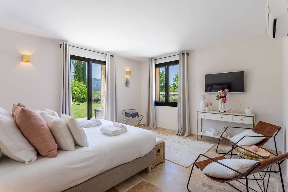 Hervorragende 5 * denkmalgeschützte Villa mit spektakulärer Aussicht in Ménerbes in Ménerbes, Regionaler Naturpark Luberon