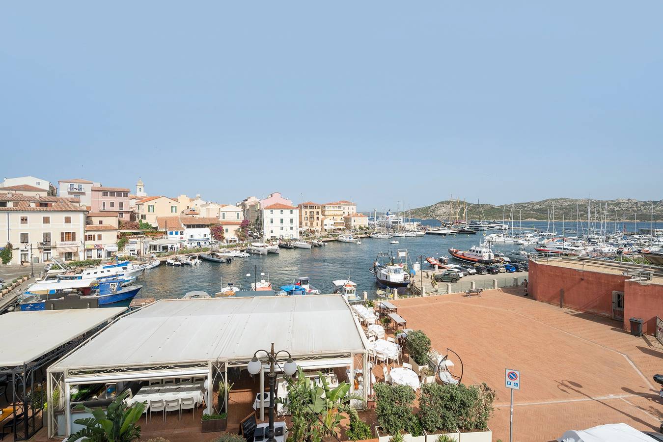 Ganzes Studio, Einzimmerapartment "Casa Silvia" mit Meerblick, Balkon und Klimaanlage in Parco Nazionale dell'Arcipelago di La Maddalena, La Maddalena