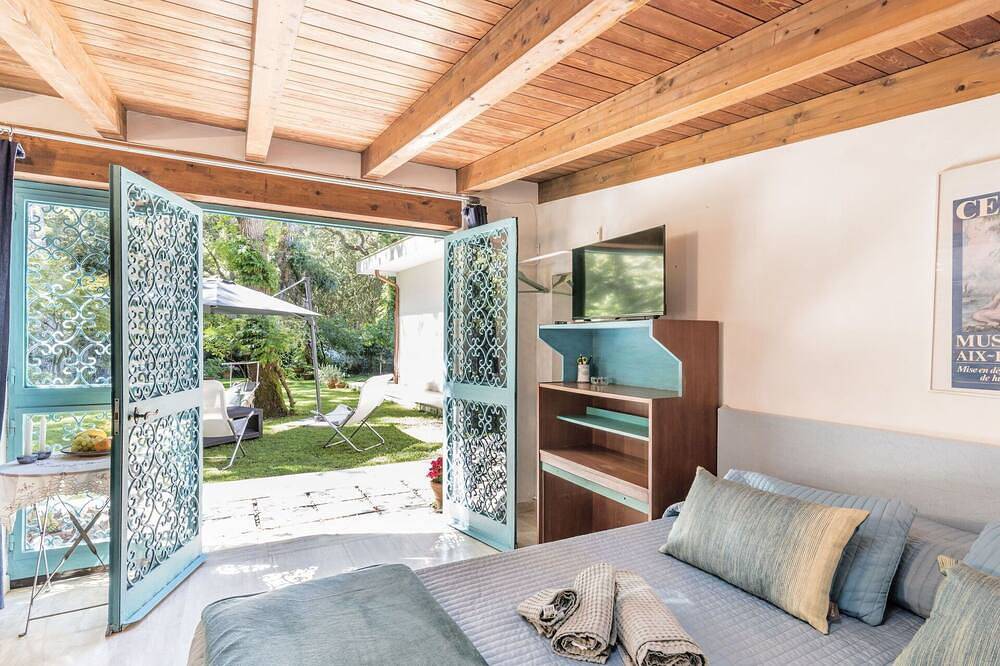 Stunning  villa for 2 guests with Wifi, A/C, Tv and pets allowed in Mezzomonte (Latina), Agro Pontino