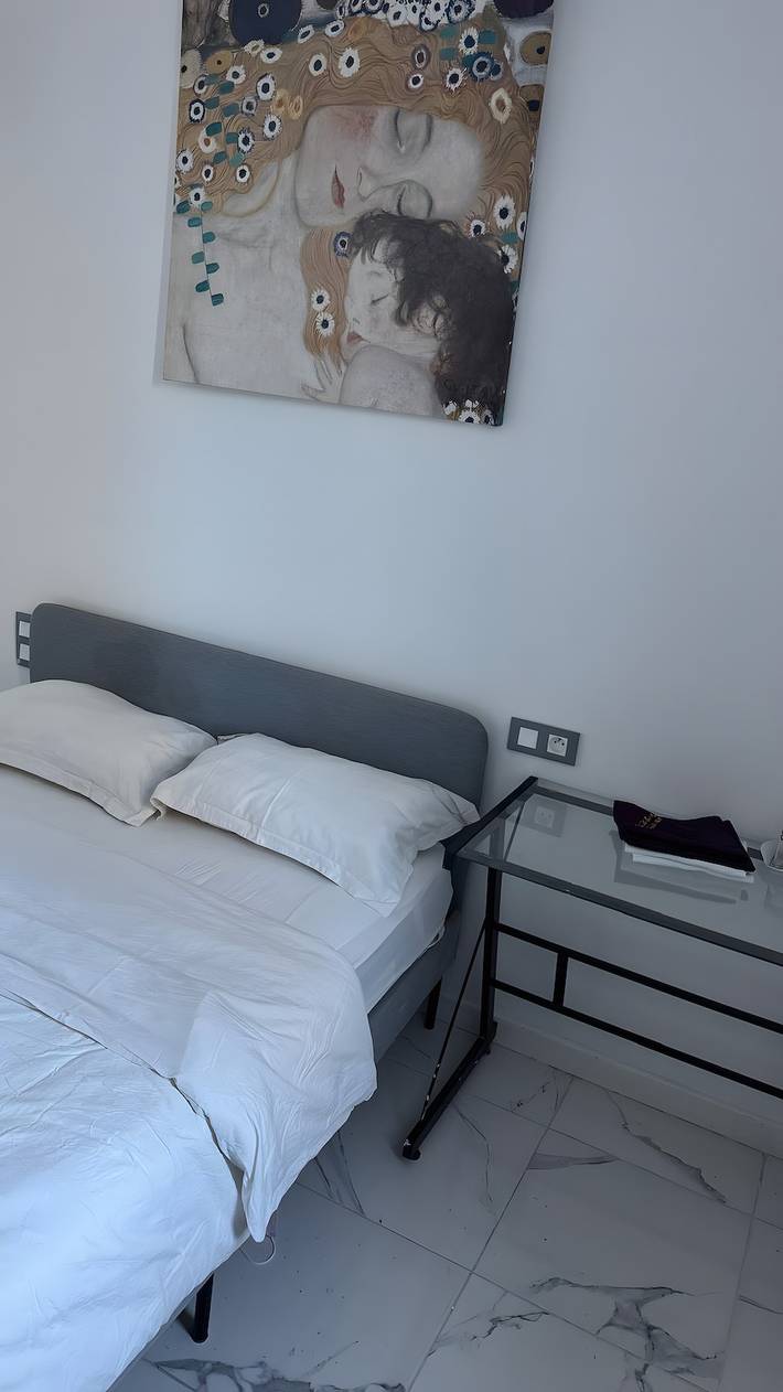 Bed and Breakfast 'Aura - Chambre 5' with Mountain View, Wi-Fi and Air Conditioning in Berre-les-Alpes, Mediterranean Coast (France)