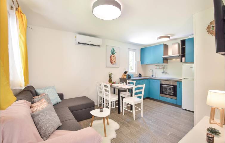Gemütliche Ferienwohnung mit Terrasse, Küche, WLAN und Parkplatz in Dalmatinisches Zagora
