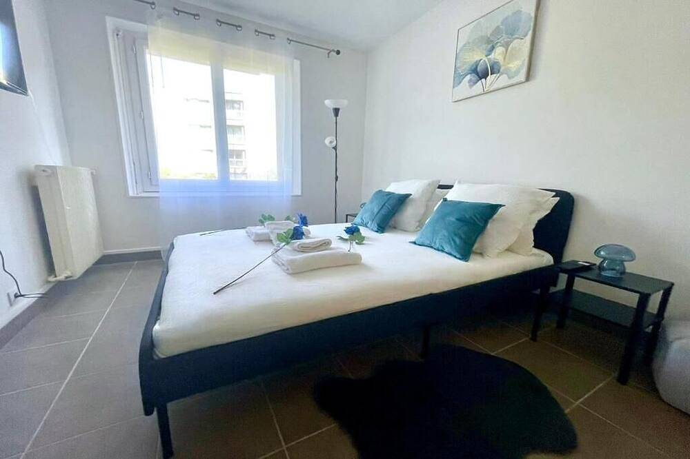 Entire apartment, L'Azur de Clamart in Clamart, Hauts-de-Seine