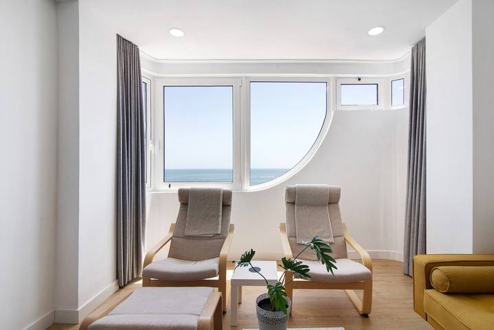 Appartement entier, Appartement de vacances 'Moderno E Renovado T2' avec vue sur la mer, balcon et Wi-Fi in Cavacos, Quarteira