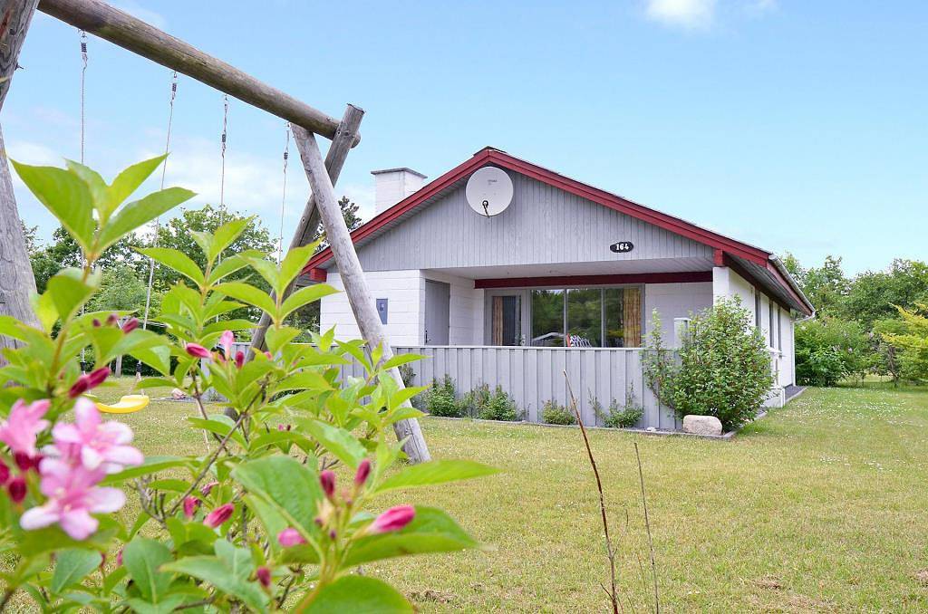 Gemütliches Ferienhaus mit Sauna, Schaukel und Kaminofen in Nørhede Vest, Ulfborg