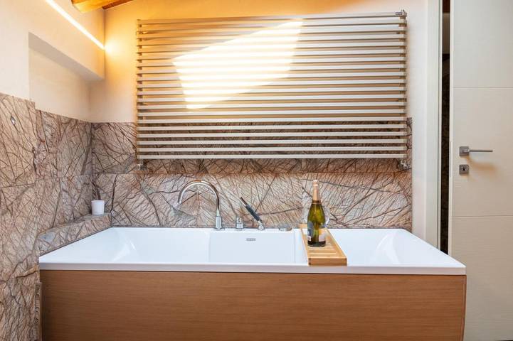 Location de vacances pour 6 personnes, avec balcon et jacuzzi à Zogno - 2