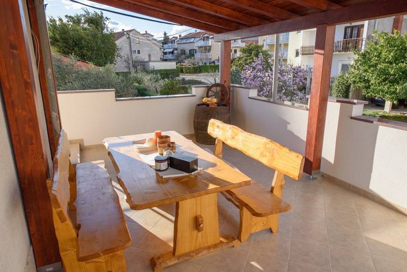 Ganze Wohnung, 2-Zimmer-Ferienwohnung mit Terrasse Kastel Stafilic, Kastela A-21591-a in Kastel Novi, Kaštela