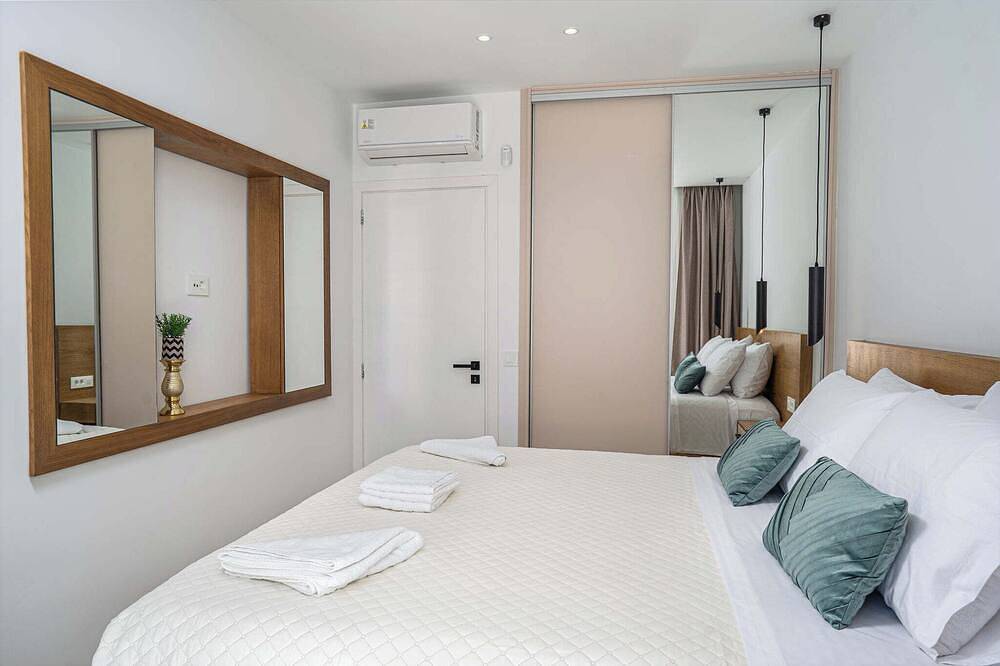 Luxury villa located in a quiet place just 5min away from the Beach & Center \n in Kipseli, Zakynthos