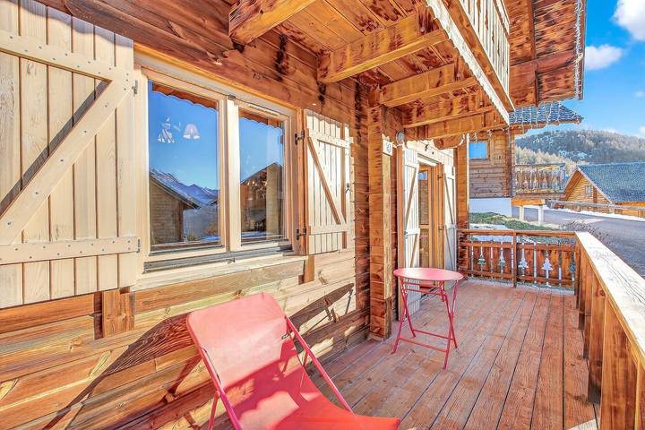 Chalet pour 7 personnes, avec Balcon et Jacuzzi ainsi que Jardin et Sauna dans La Joue du Loup - 4