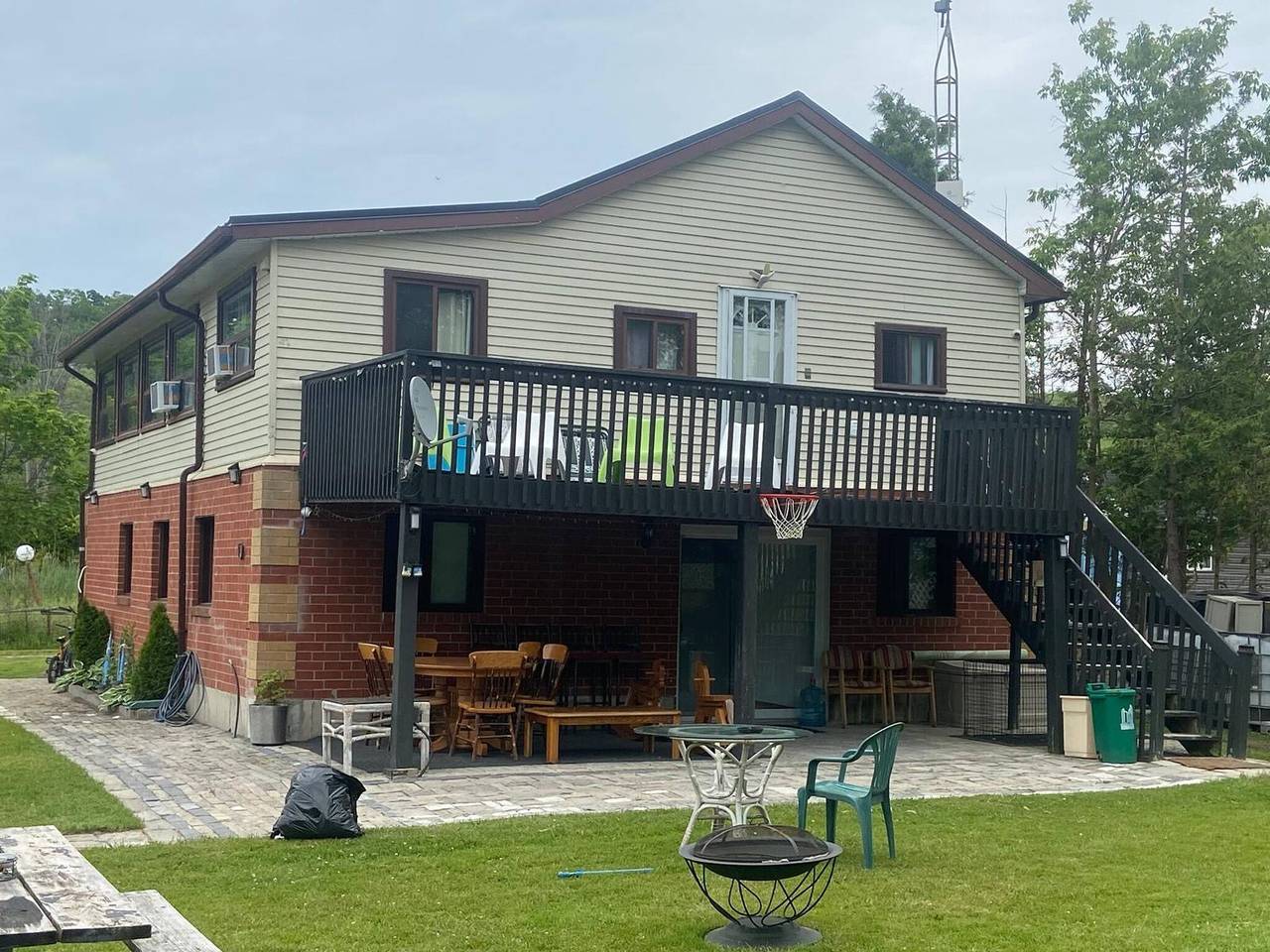 Cottage mit 5 Schlafzimmern am Rice Lake! in Rice Lake