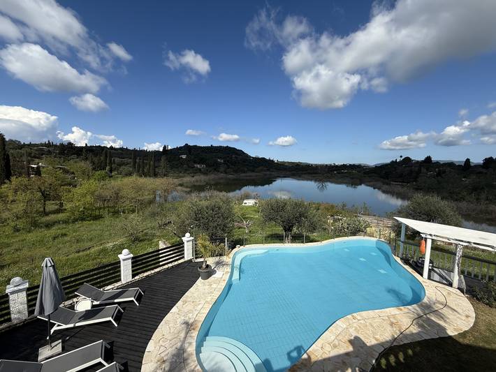 Villa pour 5 personnes, avec Balcon/Terrasse et Jardin ainsi que Vue et Vue sur le lac