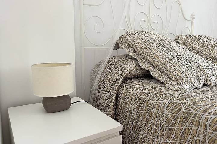 Apartamento entero, Apartamento con piscina privada y amplios jardines en Mogro. Playa. in Mogro, Miengo