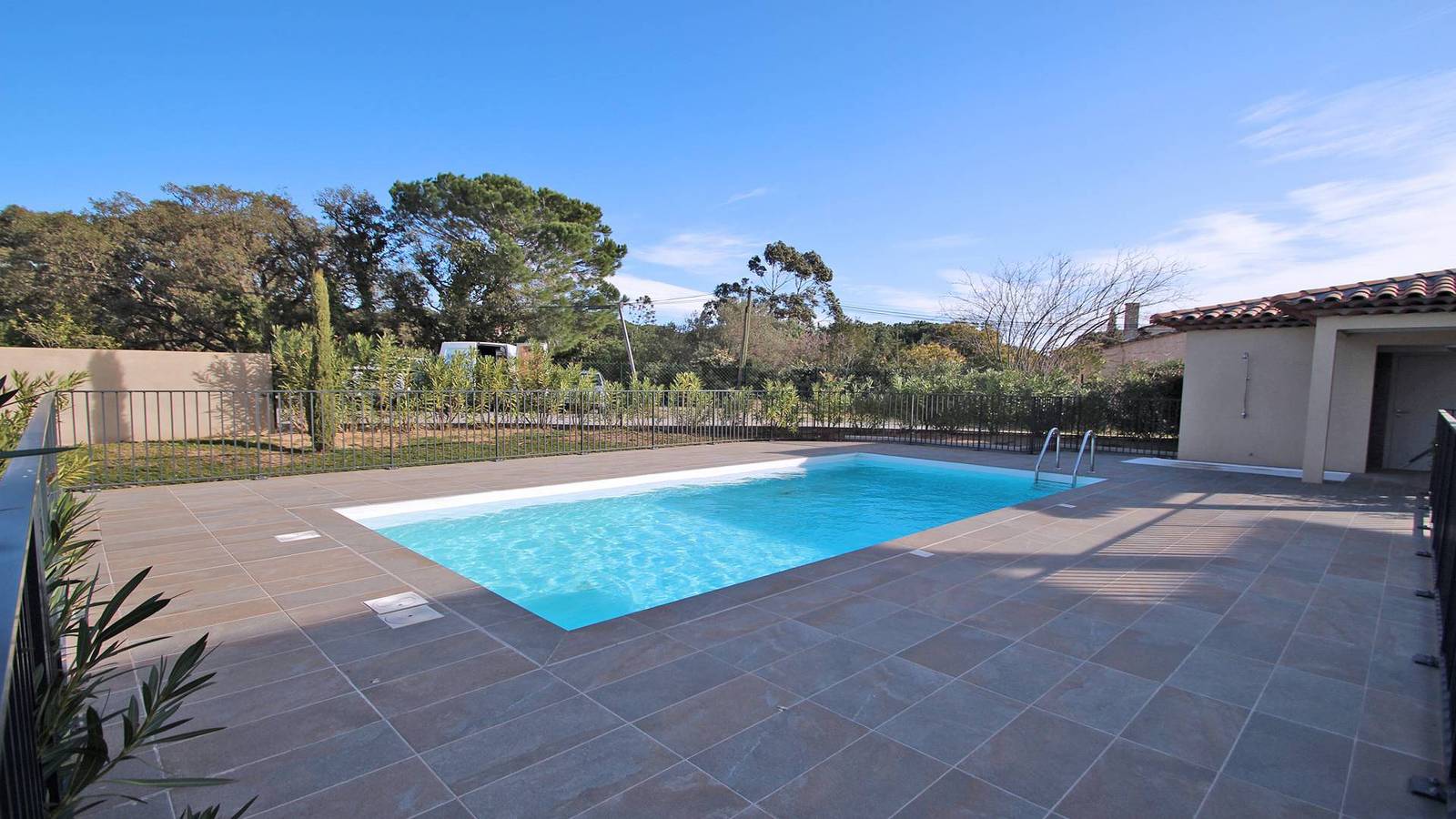 Apartamento vacacional entero, Apartment for 4 people – Swimming pool residence – Air conditioning – Wifi – Sainte Maxime in Sainte-Maxime, Region de Draguignan