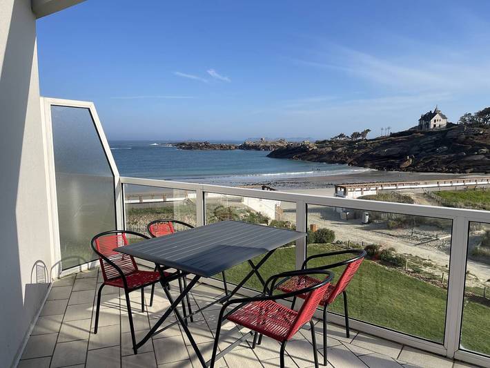 Gîte pour 4 personnes, avec terrasse dans Plage de Grève Blanche