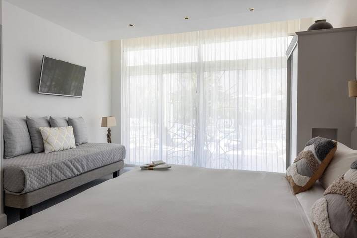 Hôtel pour 2 personnes, avec piscine et jardin, animaux acceptés dans Office De Tourisme De Juan Les Pins - 2