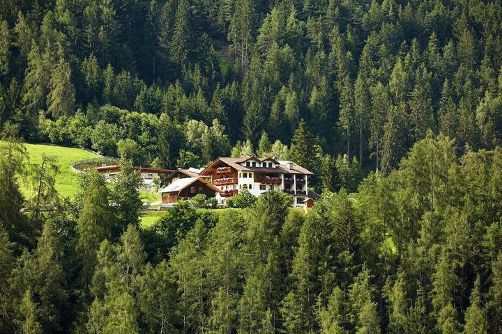 BnB für 2 Personen, mit Garten und Ausblick sowie Terrasse in Fulpmes