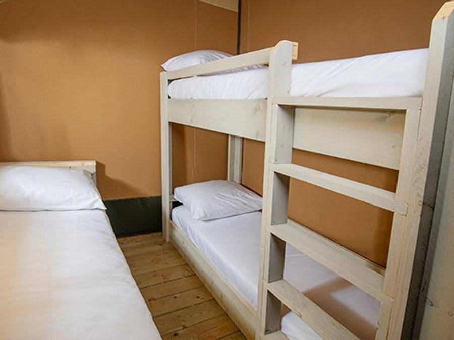 Camping Lago Maggiore - Tente en toile et en bois 5 personnes - Tente Eco Lodge | 2 Ch. | 4/5 Pers. | Sans Sdb in Dormelletto, Lago Maggiore (Piemonte)