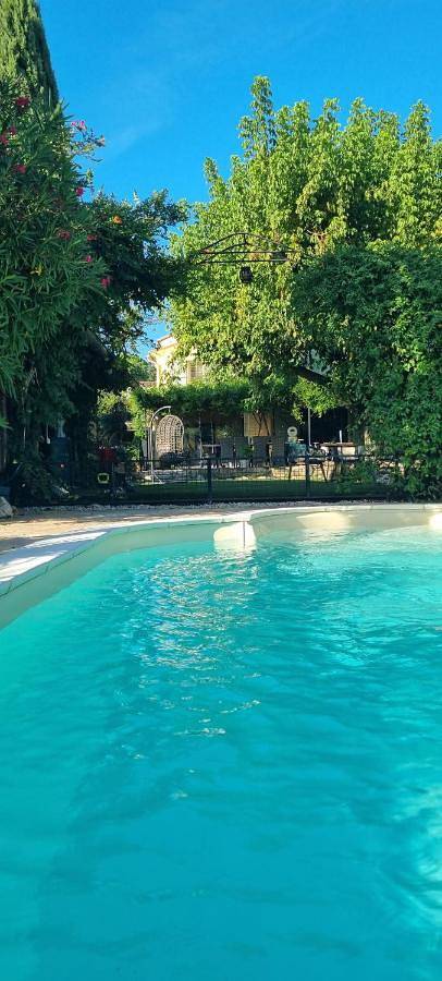 Location de vacances pour 6 personnes, avec jardin et piscine à Brignon - 3