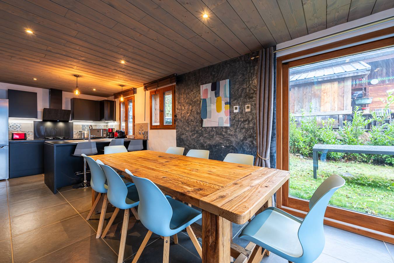 Appartement entier, Appartement "Appartement 2" avec vue sur les montagnes, terrasse privée et Wi-Fi in Champagny-en-Vanoise, Parc National de la Vanoise