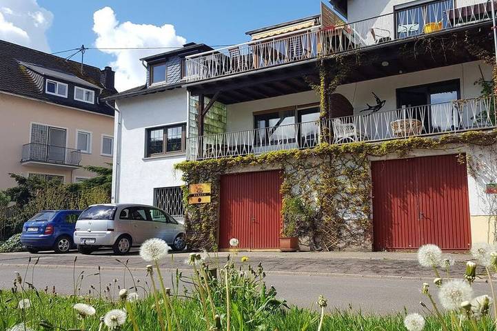 Ferienwohnung für 9 Personen, mit Balkon und Garten sowie Sauna in Reil