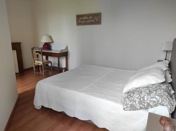 Gîte pour 3 personnes, avec piscine et vue ainsi que jardin et terrasse à Sauveterre-de-Béarn - 4