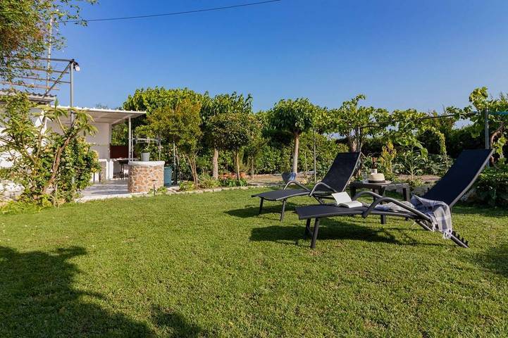 Ferienwohnung für 5 Personen, mit Balkon und Garten in Afantou