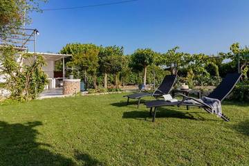 Ferienwohnung für 5 Personen, mit Balkon und Garten in Afantou