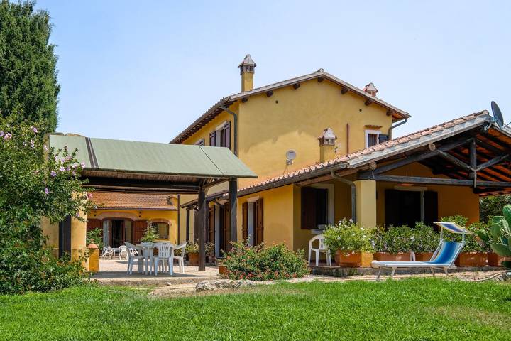 Le Torrette Etrusche Room 6 – Comfort and Relaxation in Capalbio in Capalbio, Grosseto Province