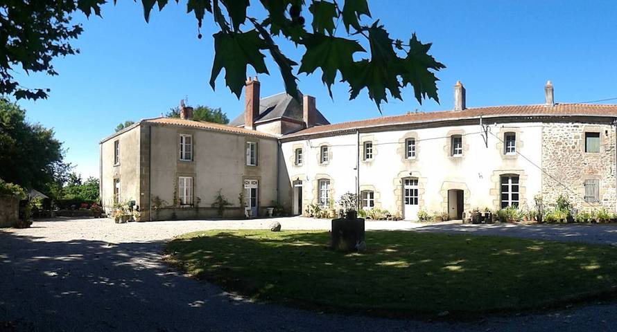 Chambre d’hôte pour 3 personnes, avec jardin à Bazoges-en-Paillers
