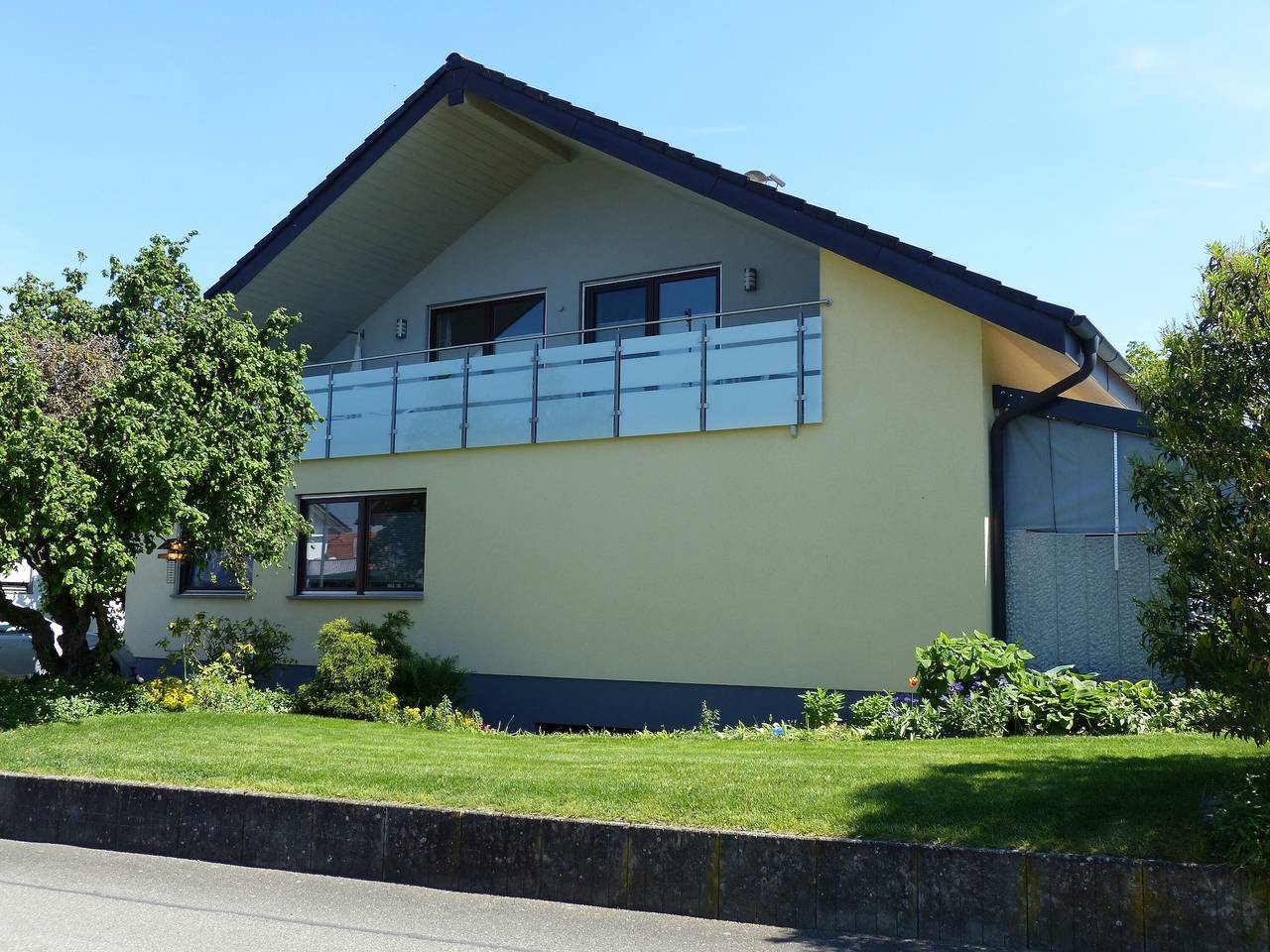 Ganze Wohnung, Ferienwohnung Eva Heinemann mit Bergblick, Balkon und Wlan in Singen, Hegau